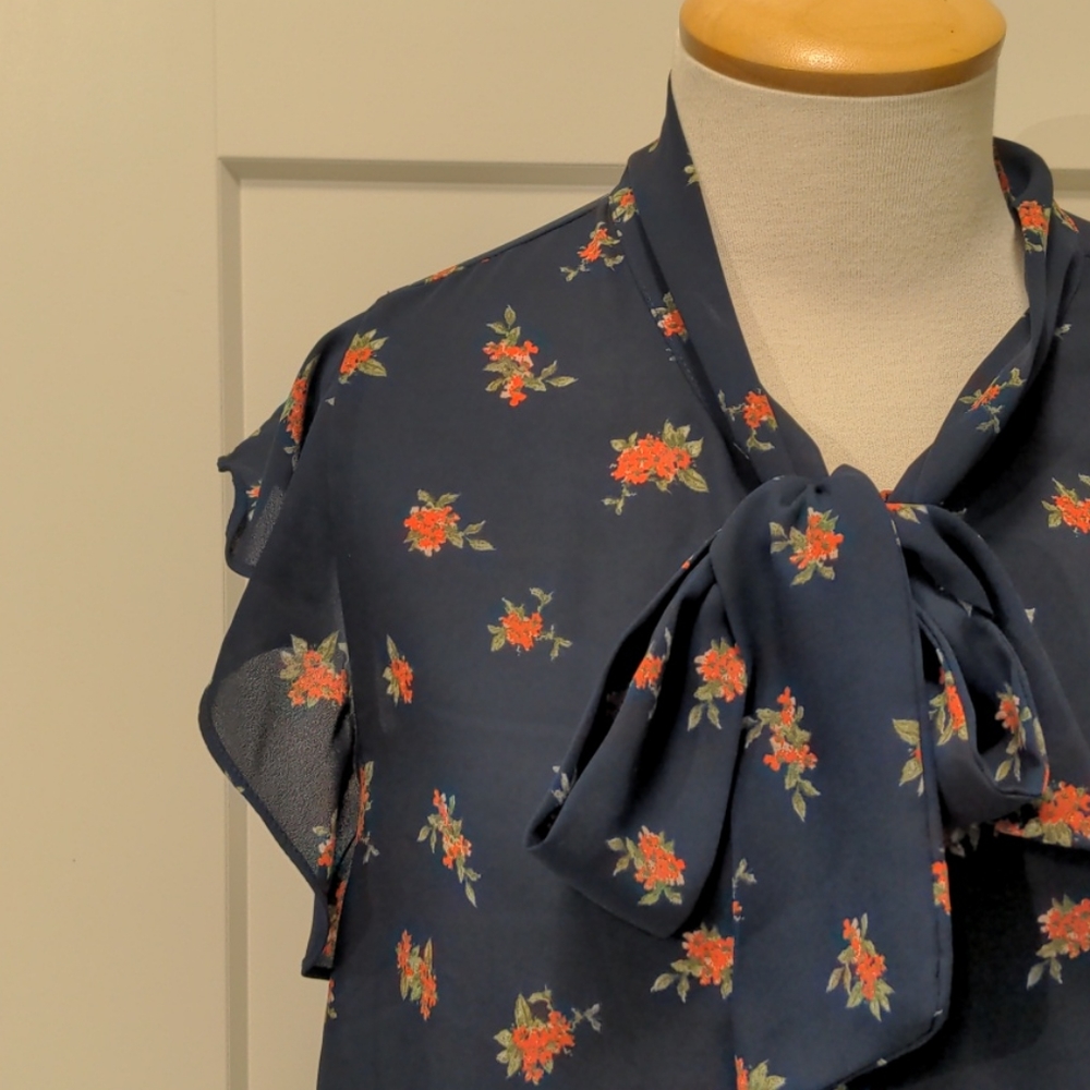 Chiffon floral blouse with tie